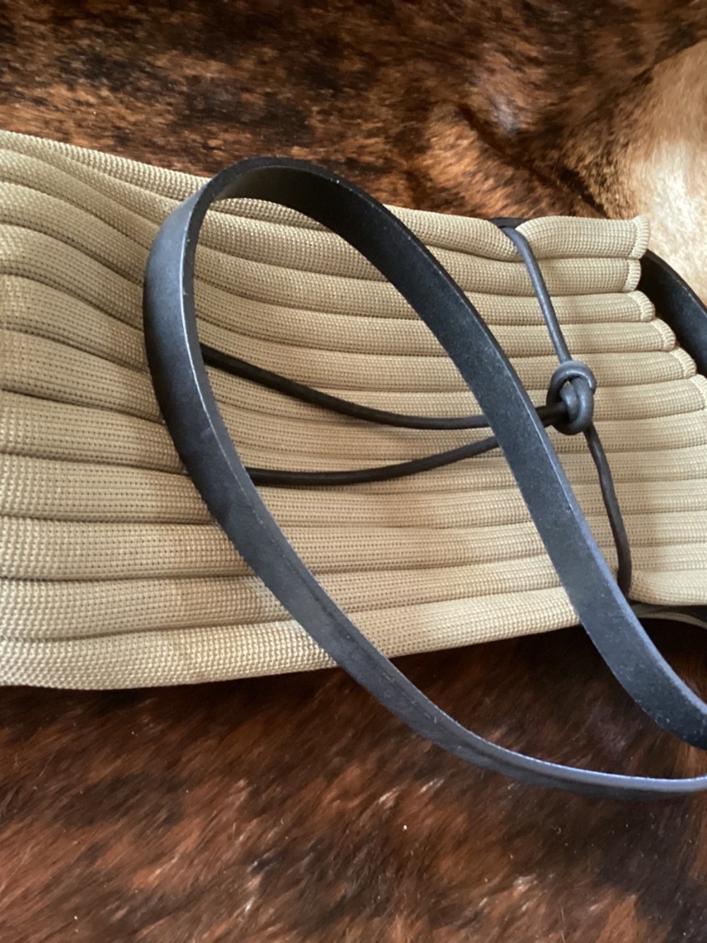 Unique Leather Ribbed Expandable Slouch Bucket Style Gathered Handbag🦋 - Picture 11 of 11
